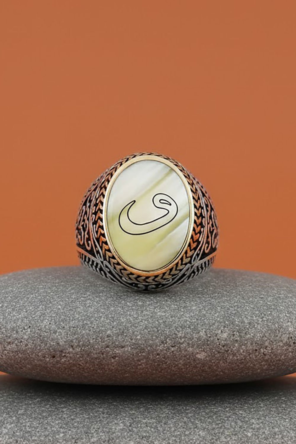 Sedef Taşı Üzerine Vav Gümüş Erkek Yüzük