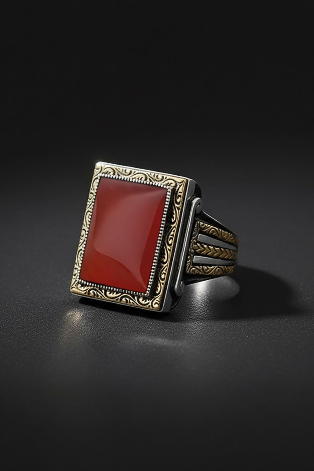 Akik Taşlı Dikdörtgen Model Kalem İşlemeli Yüzük