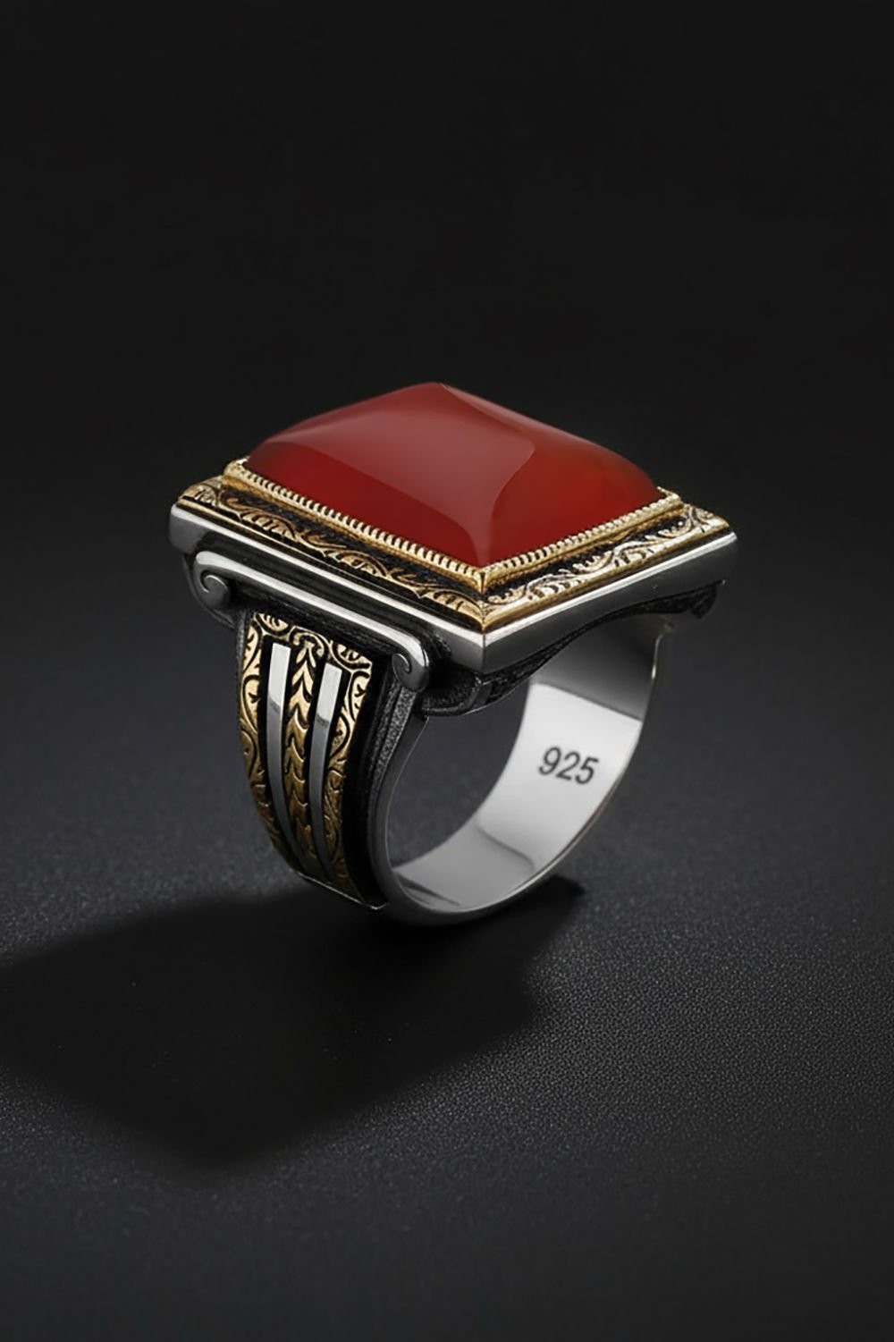 Akik Taşlı Dikdörtgen Model Kalem İşlemeli Yüzük