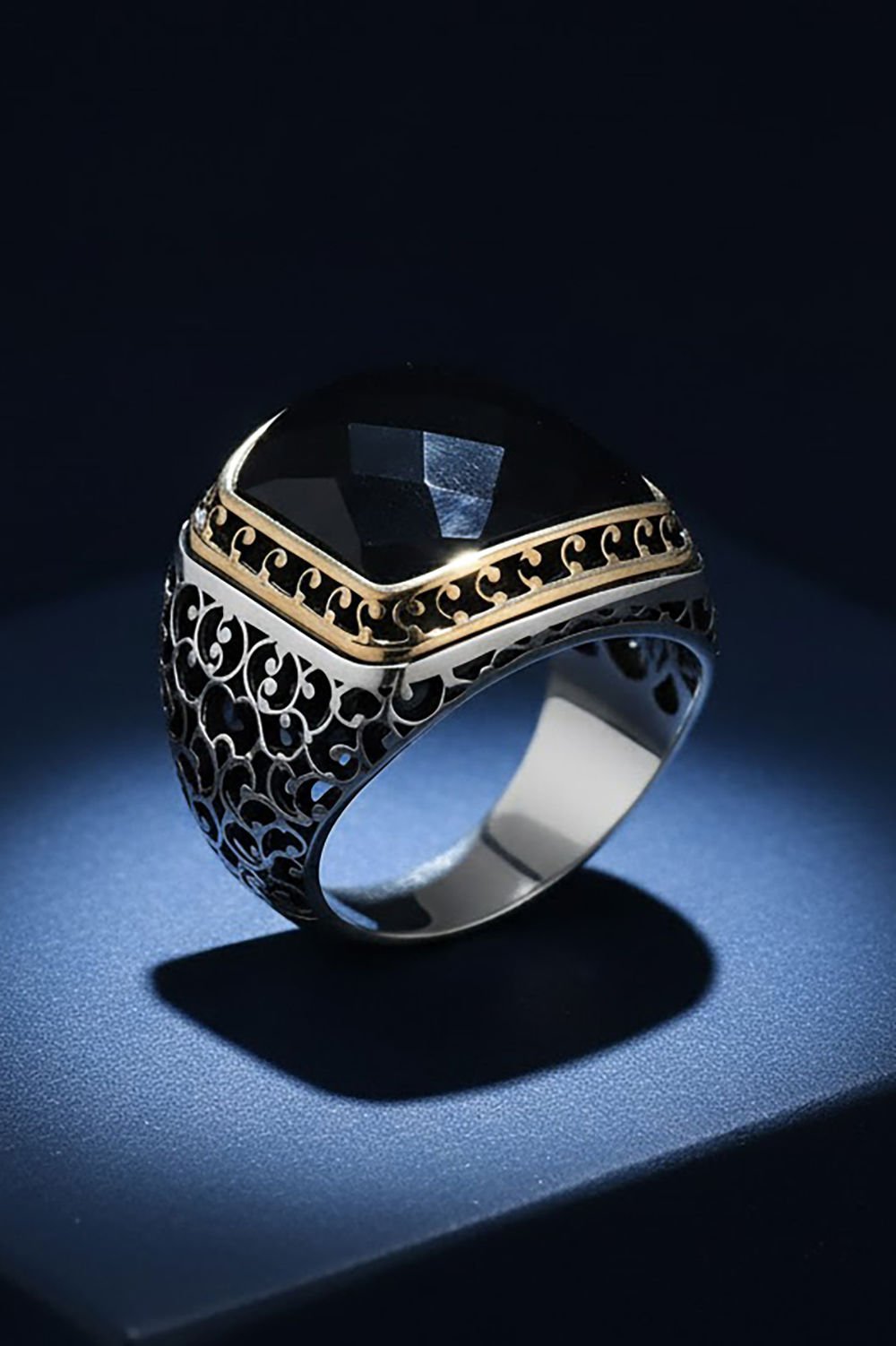 Sarmaşık İşlemeli Siyah Zirkon Taşlı Gümüş Yüzük
