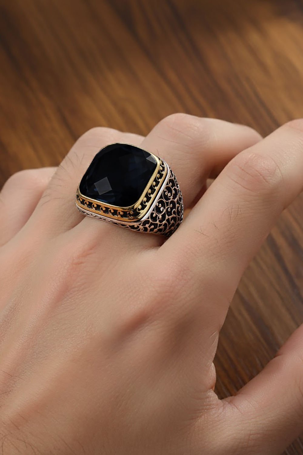 Sarmaşık İşlemeli Siyah Zirkon Taşlı Gümüş Yüzük