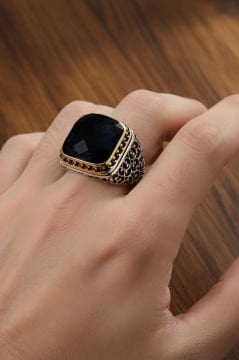 Sarmaşık İşlemeli Siyah Zirkon Taşlı Gümüş Yüzük