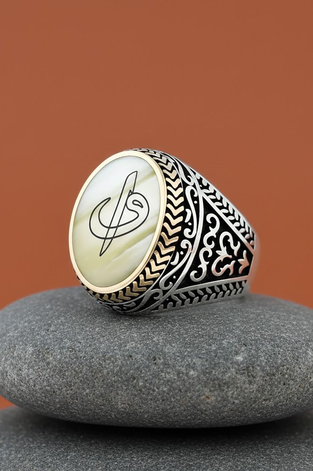 Sedef Taşı Üzerine Vav Elif Gümüş Erkek Yüzük