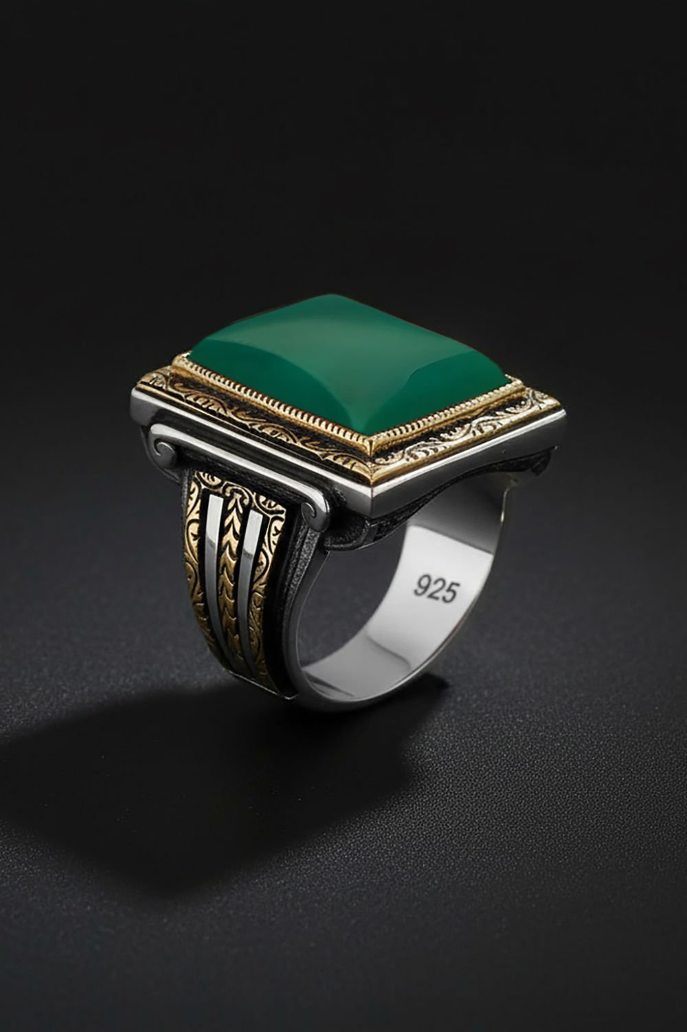 Yeşil Akik Dikdörtgen Kalem İşlemeli Gümüş Yüzük