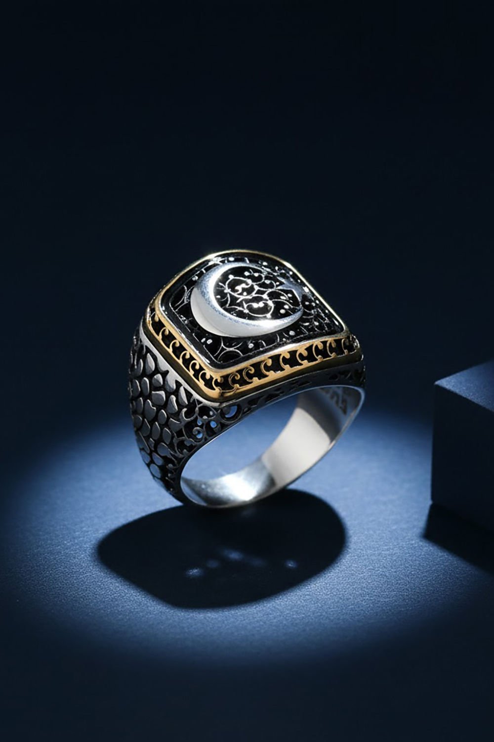 Benekli Model Ay Yıldız Model Taşsız Gümüş Yüzük