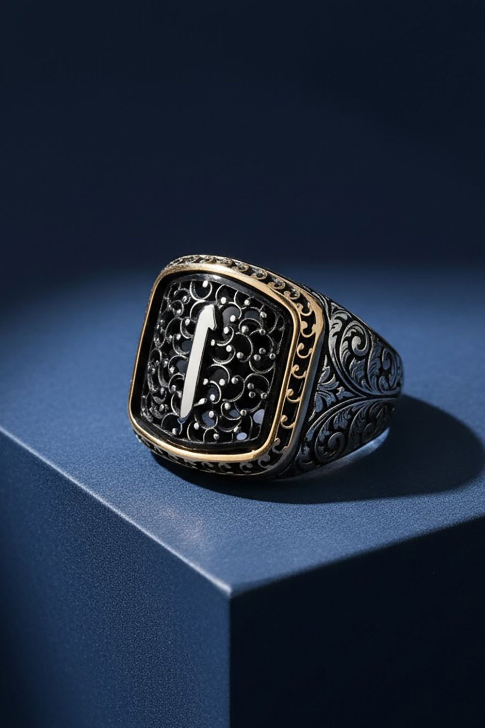 Kalem İşlemeli Elif Model Taşsız Gümüş Yüzük