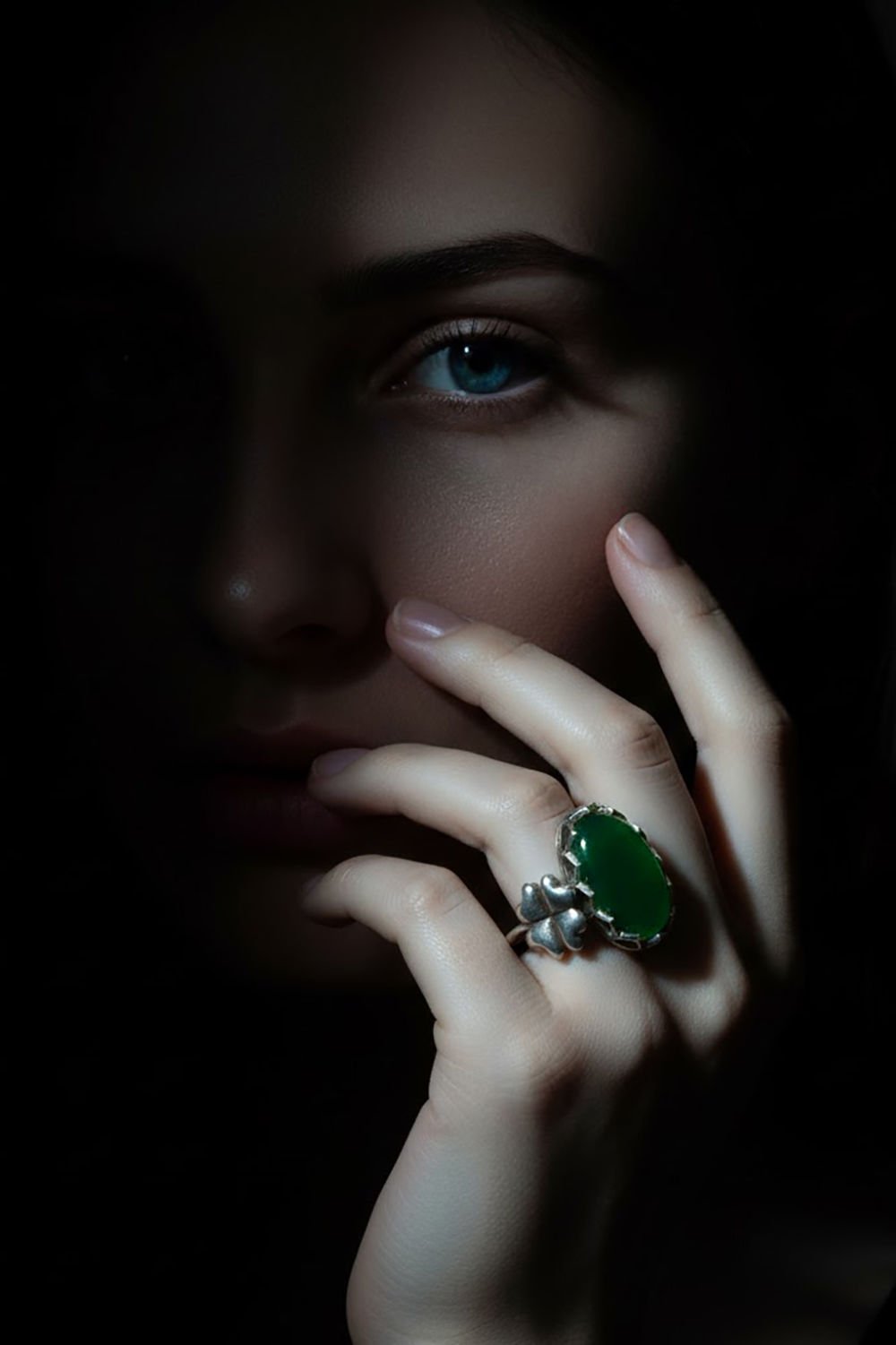 Yonca Model Yeşil Akik Taşlı El İşi Gümüş Yüzük