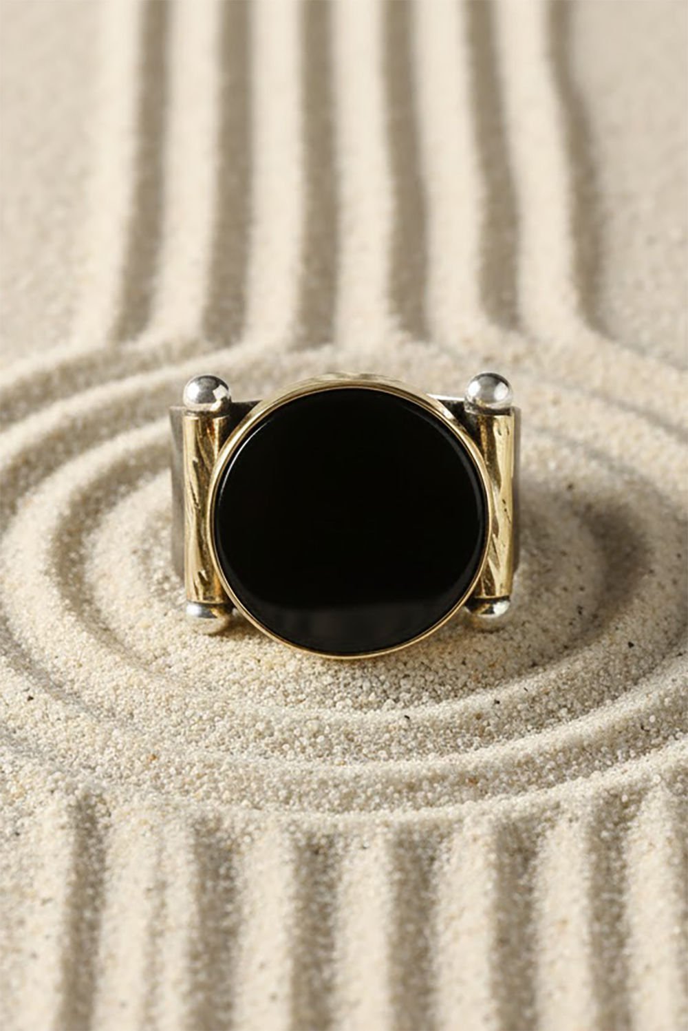 Oniks Taşlı Atılgan Model Gümüş Yüzük