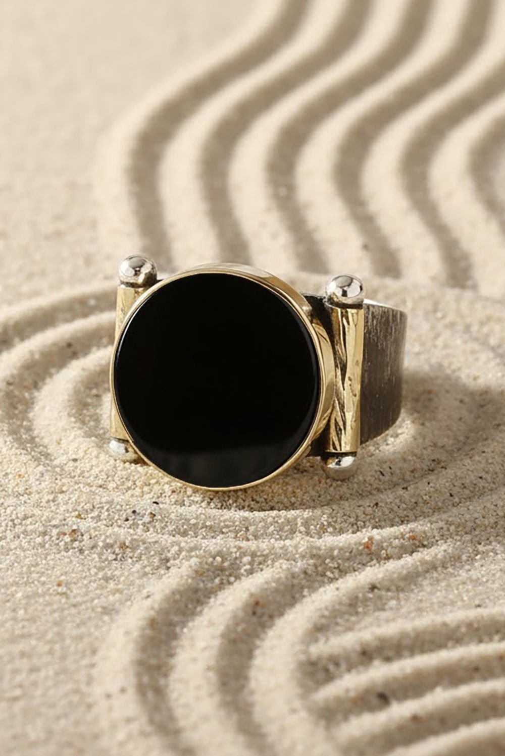 Oniks Taşlı Atılgan Model Gümüş Yüzük