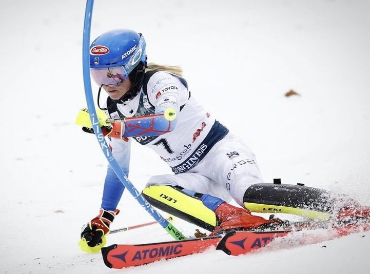 2021-22 FIS KAYAK DÜNYA KUPASI Vlhova, Dünya Kupası slalom galibiyeti için Shiffrin'i geride bıraktı.