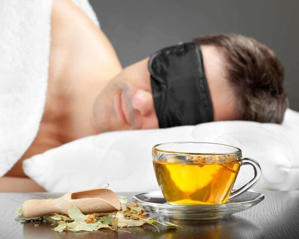Uyumanıza Yardımcı Olan Yatmadan Önce İçebileceğiniz En İyi 5 Bitki Çayı