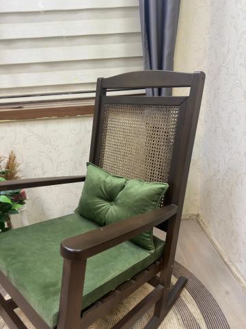 Asedia Veranda Ceviz Yeşil Minderli Hasırlı Sallanan Sandalye Hazeranlı Dinlenme Koltuğu