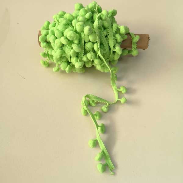 Fıstık Yeşili Şerit Ponpon