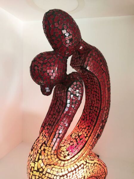 Lamba Otantik Cam Mozaik Öpüşen Çift Sevgili Sanatsal Heykel 60 cm El İşciliğidir