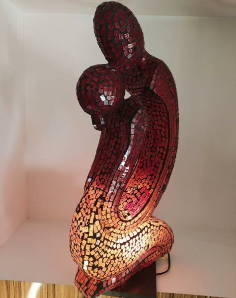 Lamba Otantik Cam Mozaik Öpüşen Çift Sevgili Sanatsal Heykel 60 cm El İşciliğidir