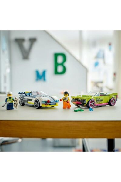 LEGO ® City Polis Arabası ve Spor Araba Takibi 60415 -  Yaratıcı Oyuncak Yapım Seti (213 Parça)