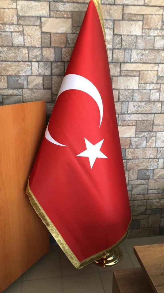 Altın Pirinç Türk Bayrağı Makam Lüks Saten Bayrak Altın Direkli