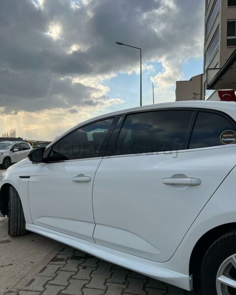 Renault Megane 4 Sedan Yan Marşpiyel (Plastik)