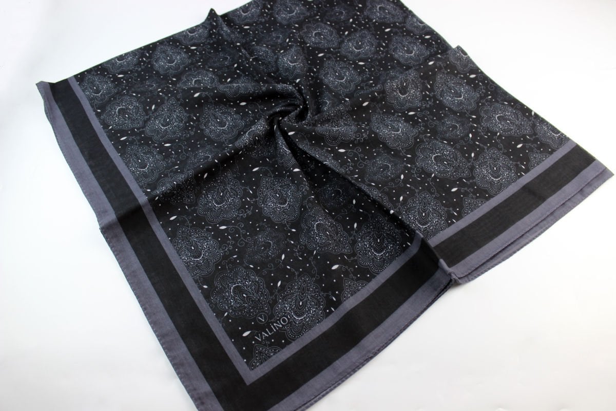 120x120 Yaprak Desenli Pamuklu Eşarp - Siyah