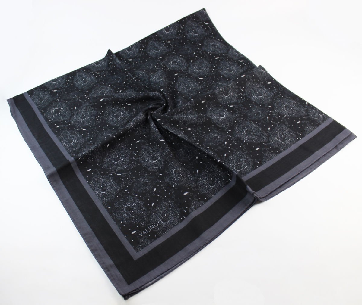 120x120 Yaprak Desenli Pamuklu Eşarp - Siyah