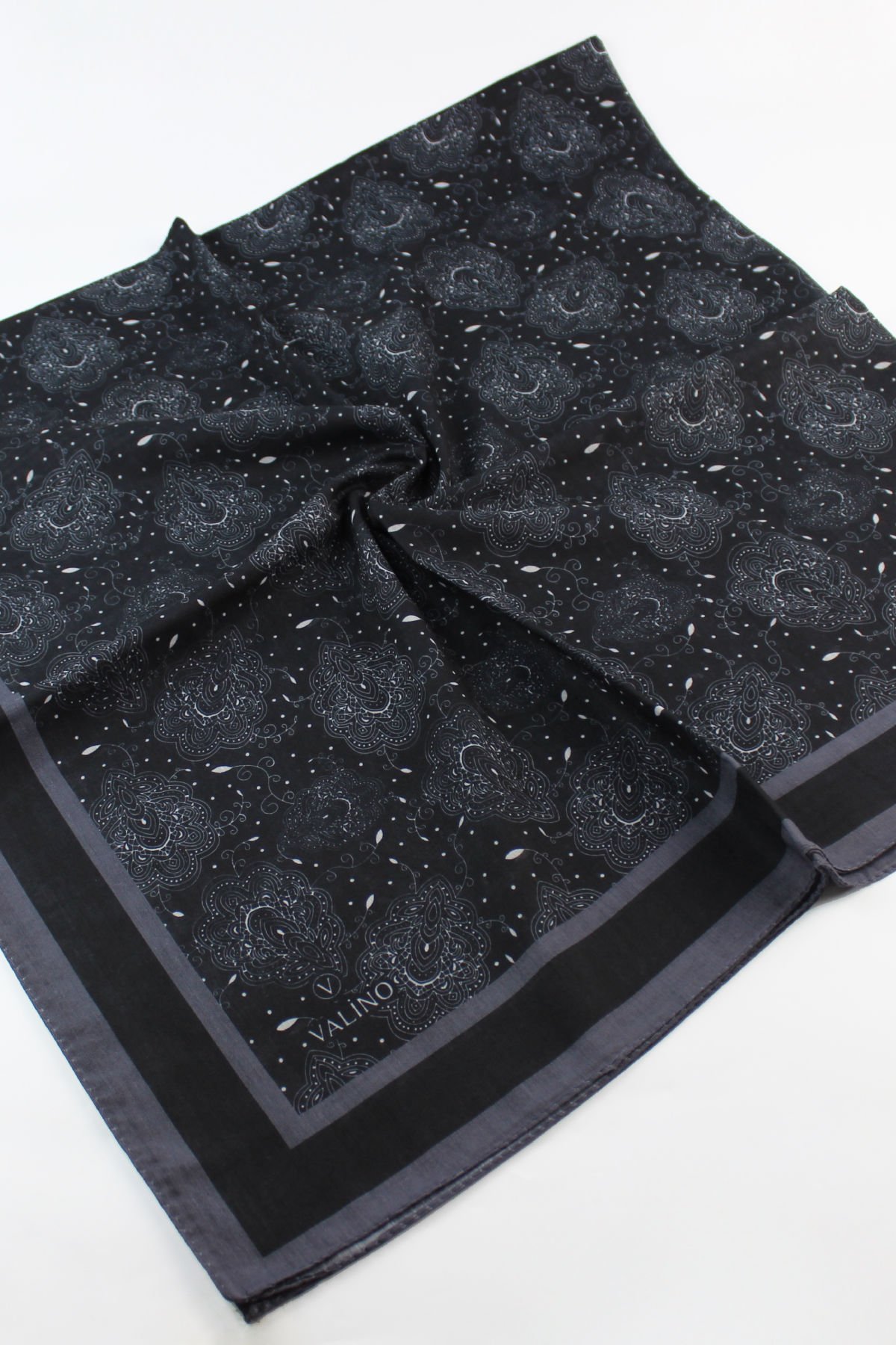 120x120 Yaprak Desenli Pamuklu Eşarp - Siyah