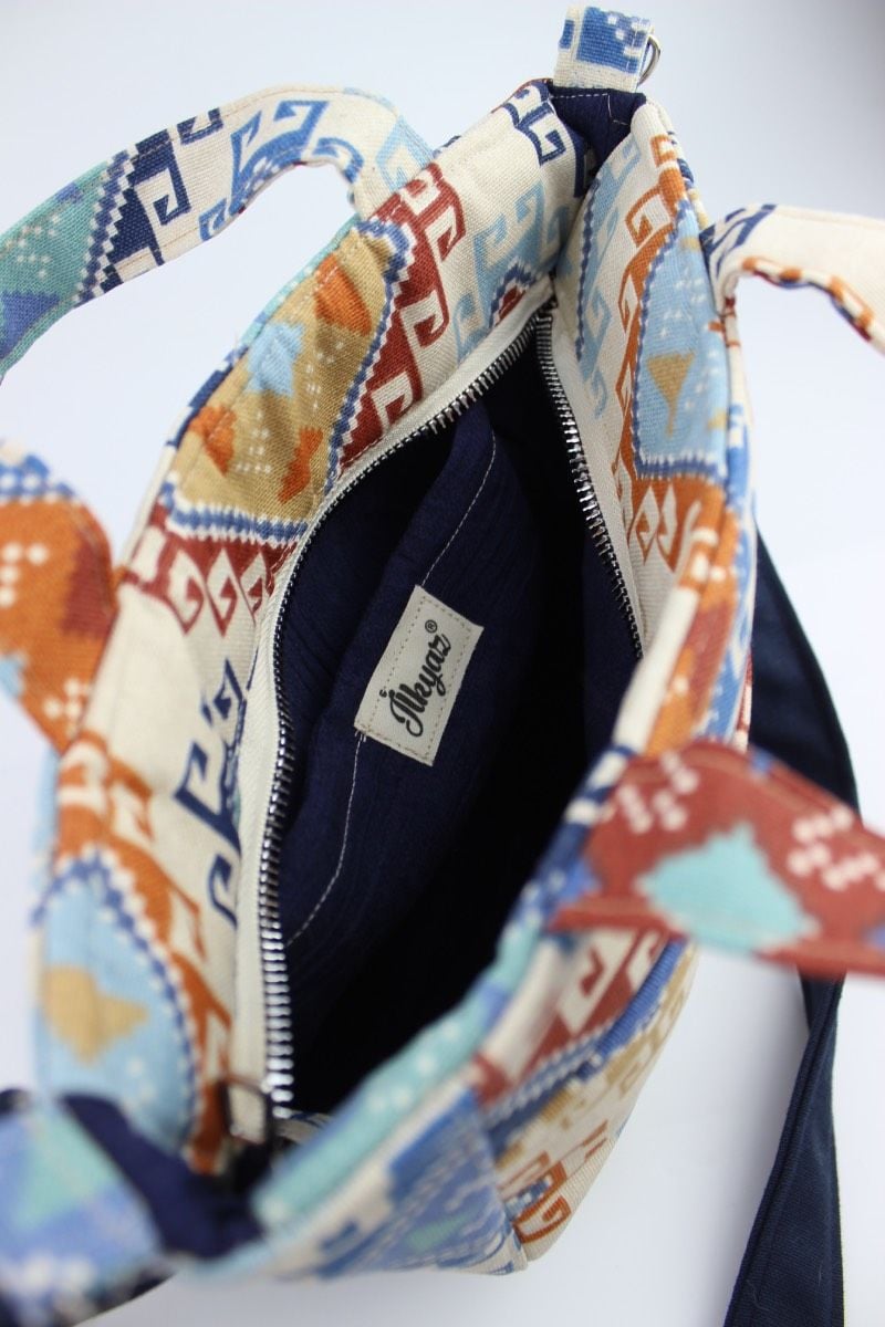 Kilim Desenli Kot Kumaş Fermuar Kapamalı Kadın Küçük Boy Çapraz Omuz Çantası 26x20x11 Cm