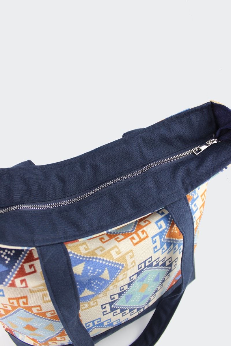 Kilim Desenli Lacivert Kot Kumaş Fermuar Kapamalı Kadın Büyük Boy Omuz Çantası 30x35x12