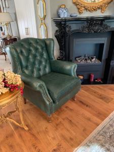 Bronx Tufted Wing Chair
