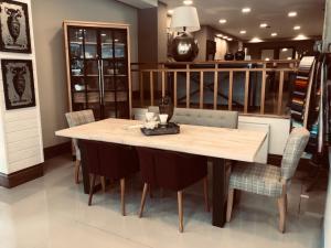 Sentrum Dining Table