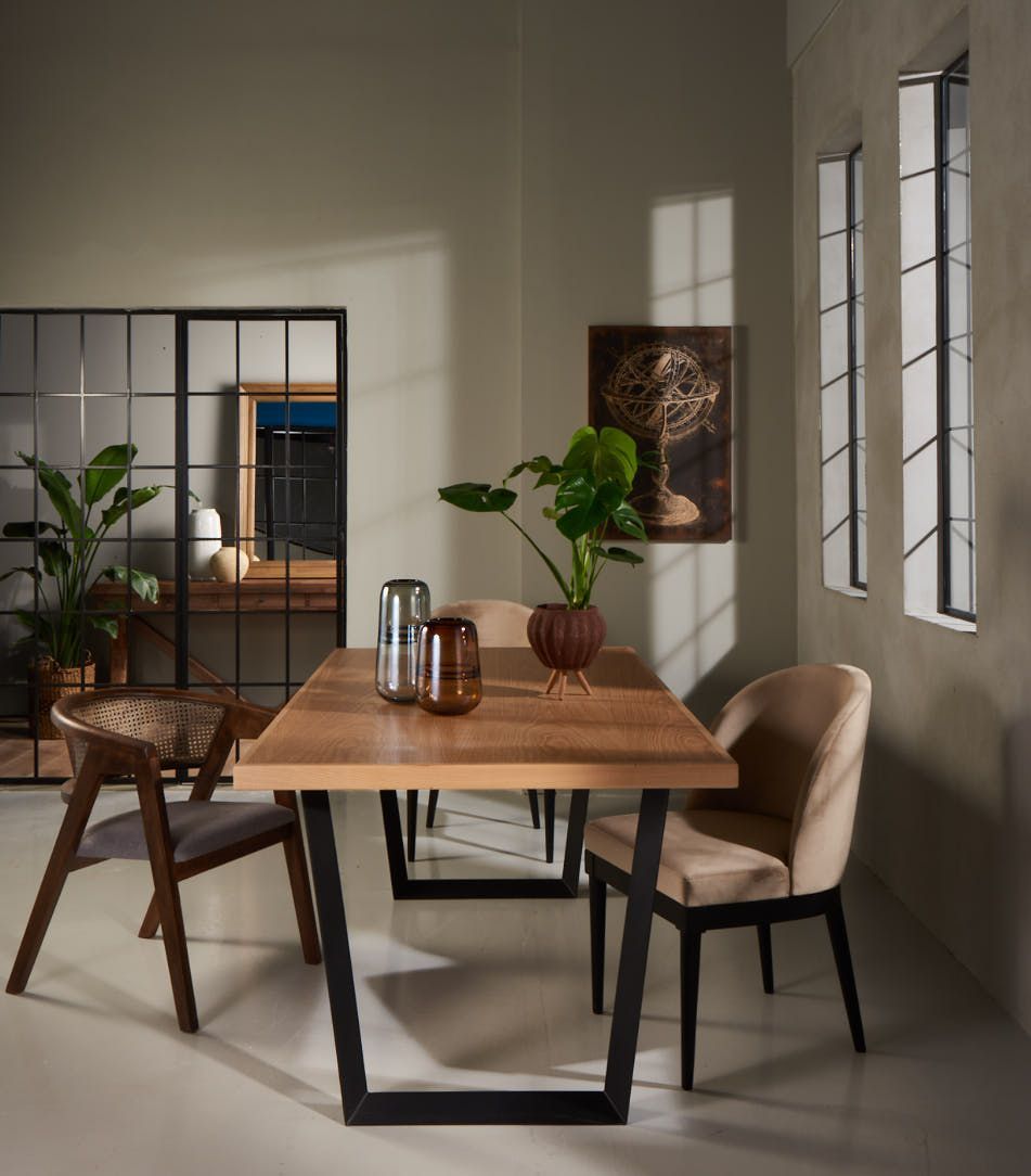 Sentrum Dining Table