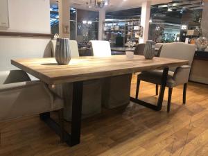 Sentrum Dining Table