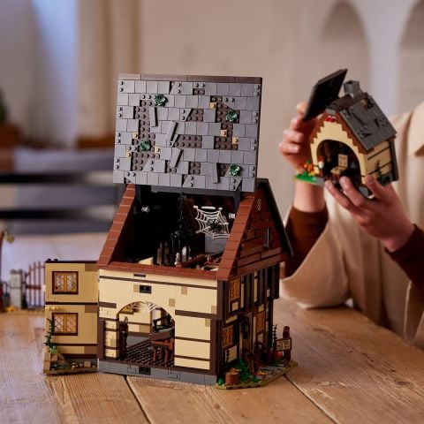 LEGO® Ideas Disney Hocus Pocus: Sanderson Kardeşlerin Evi