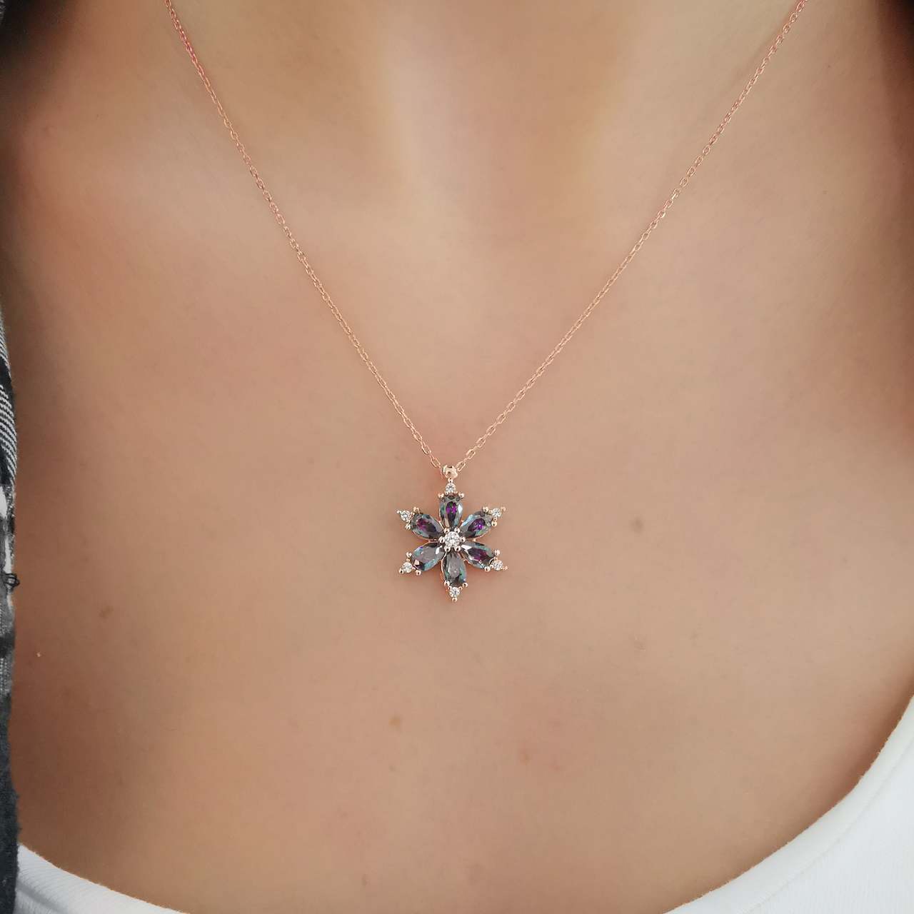 Mistik Topaz Taşlı Gümüş Lotus Çiçeği Kolye