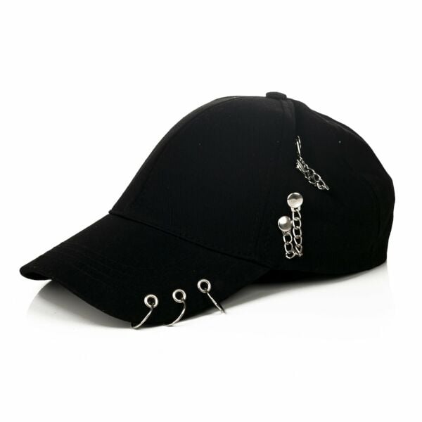 Siyah Piersingli Zincirli Şapka Kep