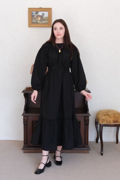 Siyah Eteği Fırfırlı Elbise