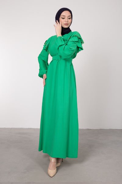 Omuz Asimetrik Katlı Dantel ve Fırfırlı Tesettür Elbise Çim Yeşili