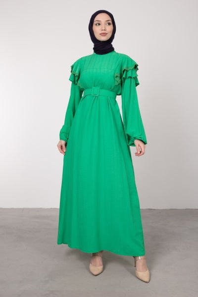 Omuz Asimetrik Katlı Dantel ve Fırfırlı Tesettür Elbise Çim Yeşili