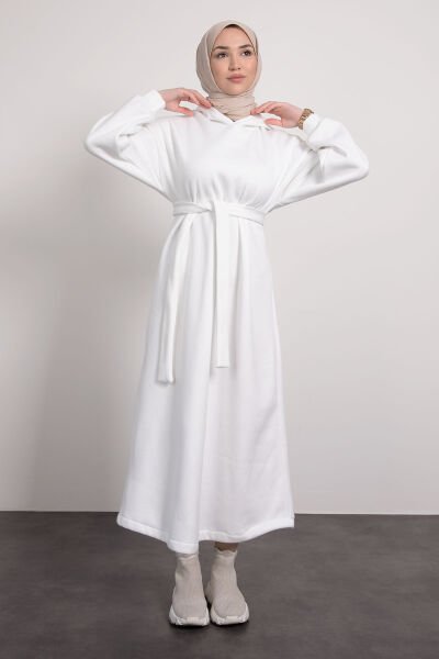 Kapüşonlu Seyyar Kuşaklı Tesettür Elbise Beyaz