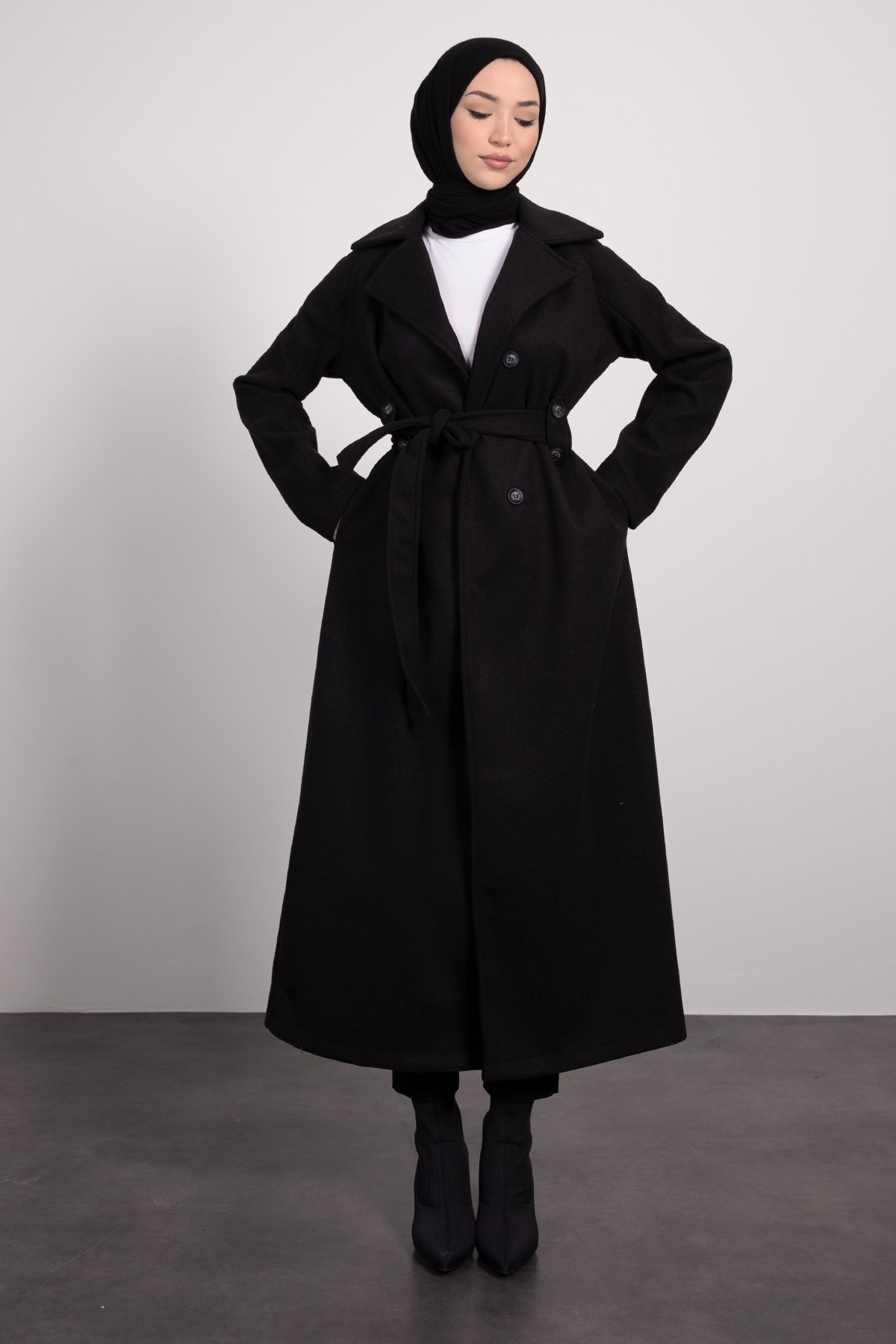 Klasik Model Ceket Yaka Uzun Tesettür Kaşe Kaban Siyah