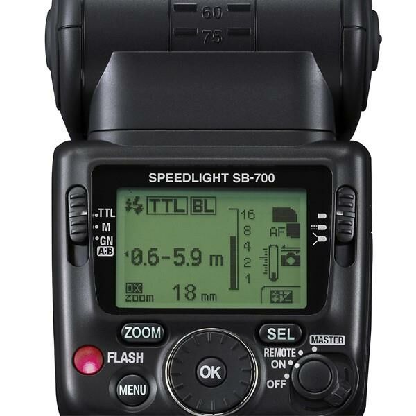 Nikon Speedlight SB-700 Flaş