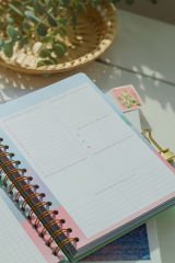 Matt Notebook A5 2024 Yılı Haftalık Ajanda 12 Aylık Motivasyon Sayfalı Pembe Pötikare