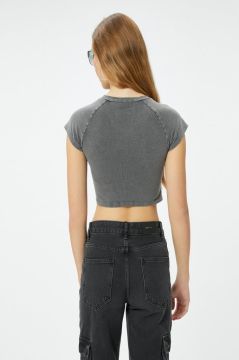 Koton Crop Baskılı Tişört Soluk Efektli V Yaka Kısa Kollu Pamuklu Slim Fit