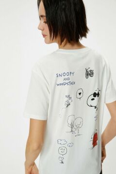 Koton Snoopy Tişört Arkası Baskılı Lisanslı Kısa Kollu Bisiklet Yaka Pamuklu