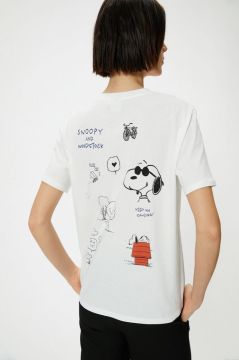 Koton Snoopy Tişört Arkası Baskılı Lisanslı Kısa Kollu Bisiklet Yaka Pamuklu