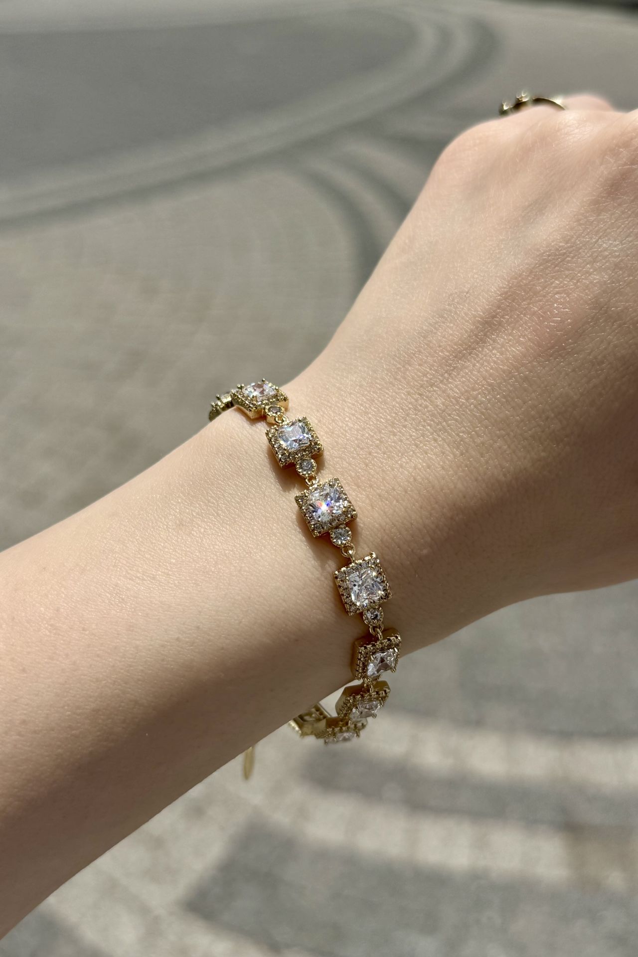 VIP Sıra Kare Zirkon Taşlı Şık Bileklik 17 + 3 cm 14K