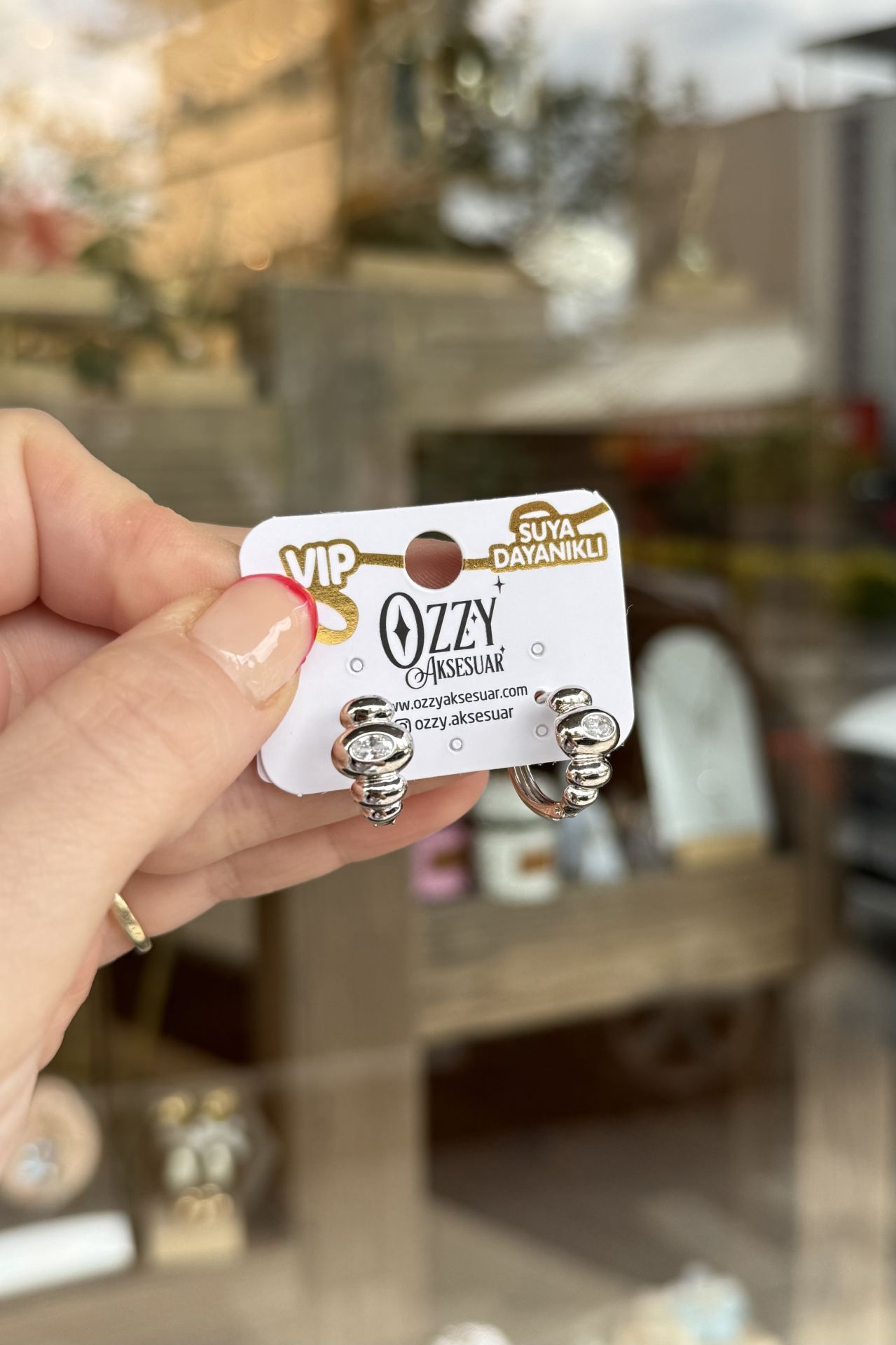 VIP Oval Taş Detay Bombeli Halka Küpe Gümüş Renk