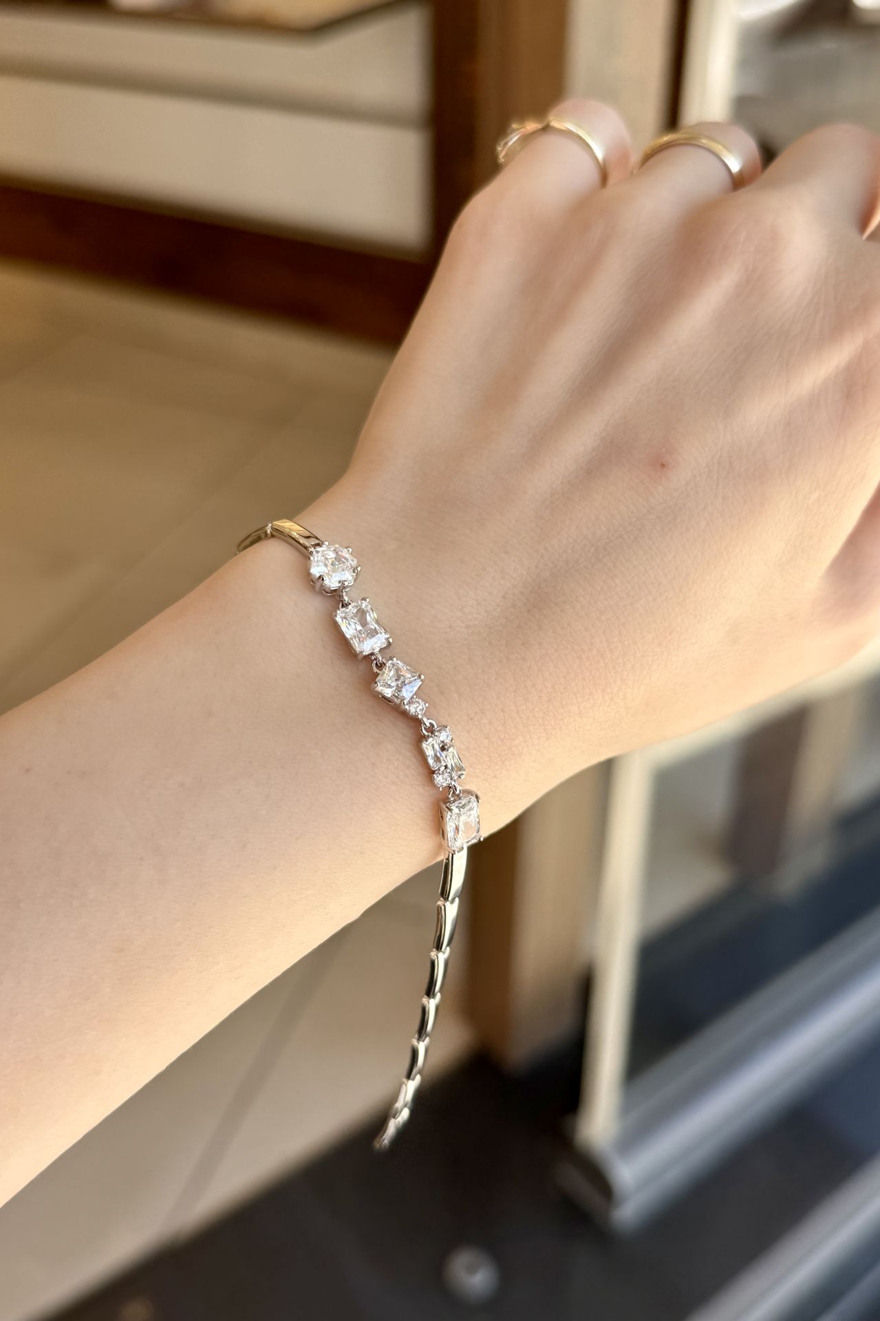 VIP Asimetrik Zirkon Taş İşleme Bileklik 19 cm Gümüş Renk