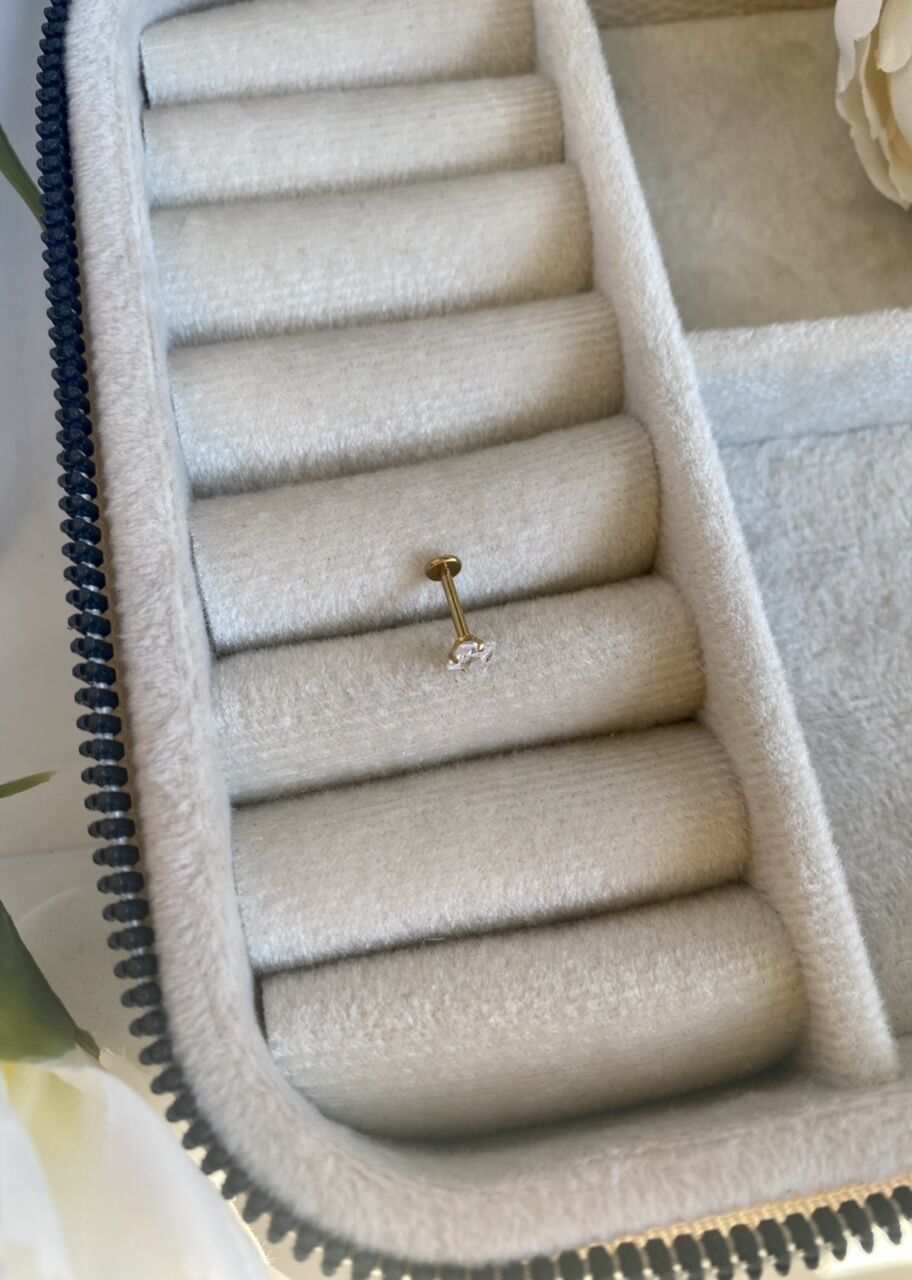 Çelik Kare 4 mm Zirkon Taşlı Tragus Piercing 8 mm