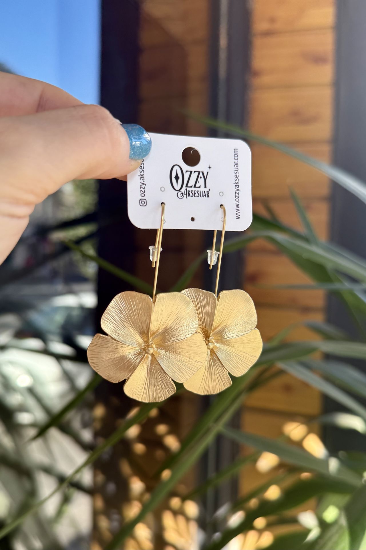 Marka Model Mat Gold Çiçek Küpe