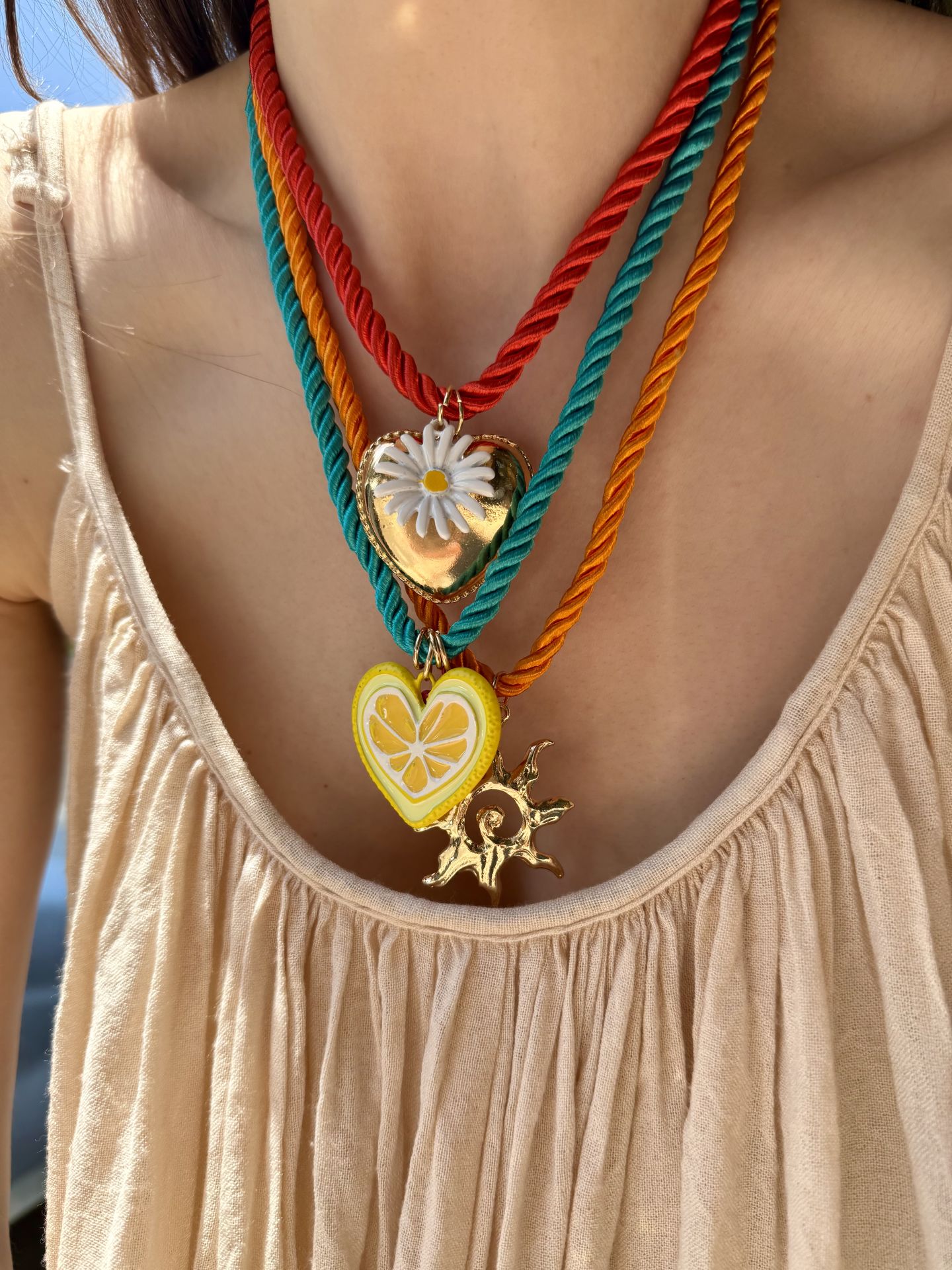 Marka Model Charm Detay 3’lü Örgü İp Kolye